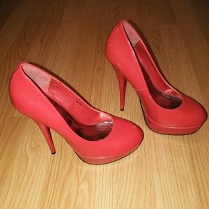 Red Pumps